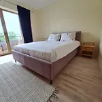 Cozy One Bedroom In Center Lägenhet