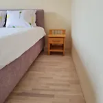 Cozy One Bedroom In Center